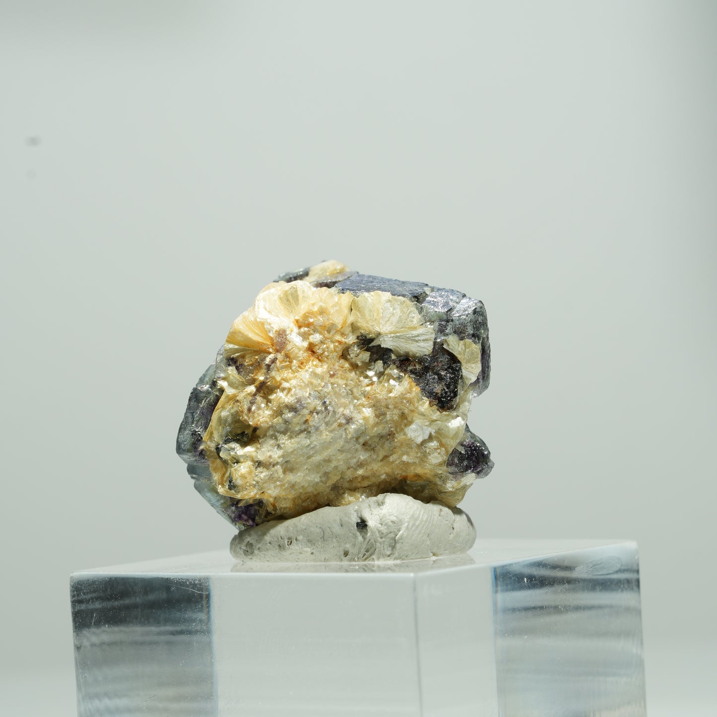 Bunte Phantom Fluorit Würfel, Muskovit Stufe Erongo, Namibia 12*11*9mm #13569