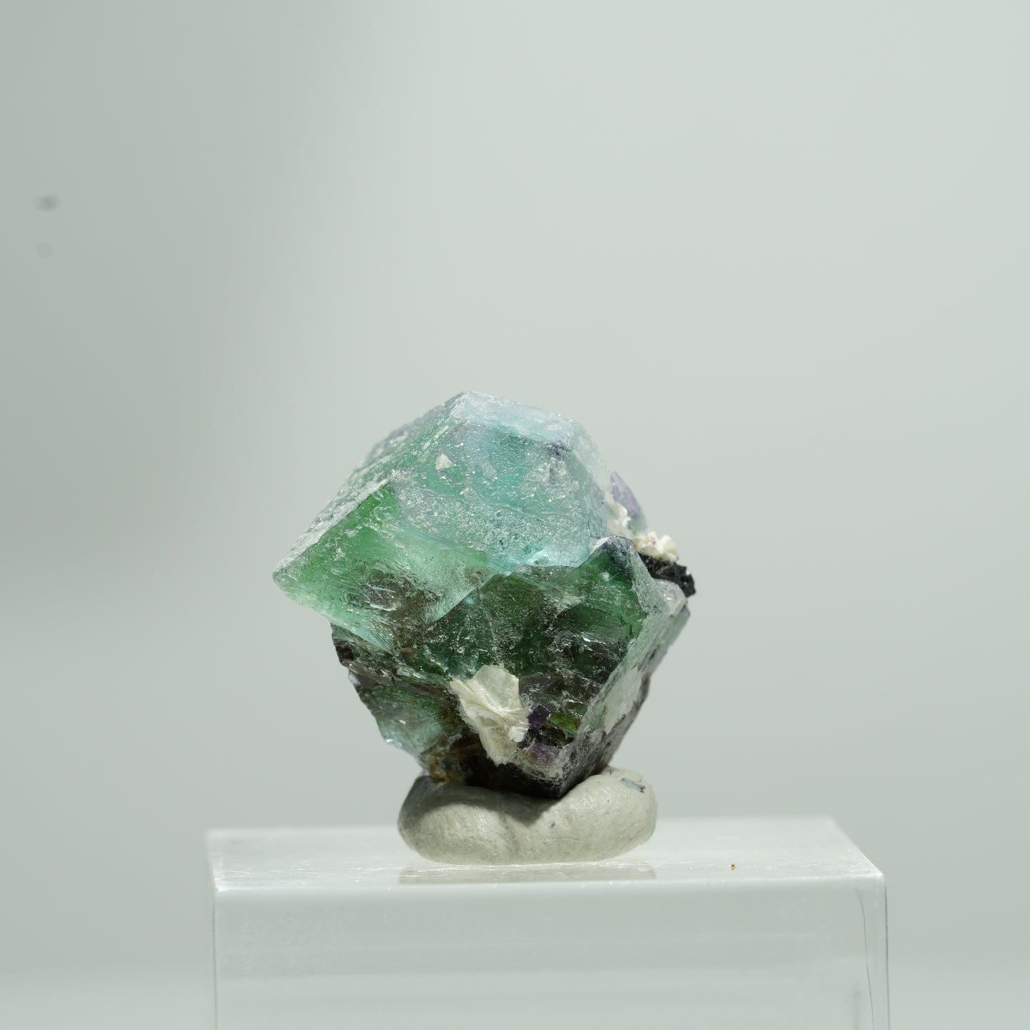 Phantom Fluorit hexagonal, Schörl Turmalin, Muskovit Erongo, Namibia 9*7*5mm #13581