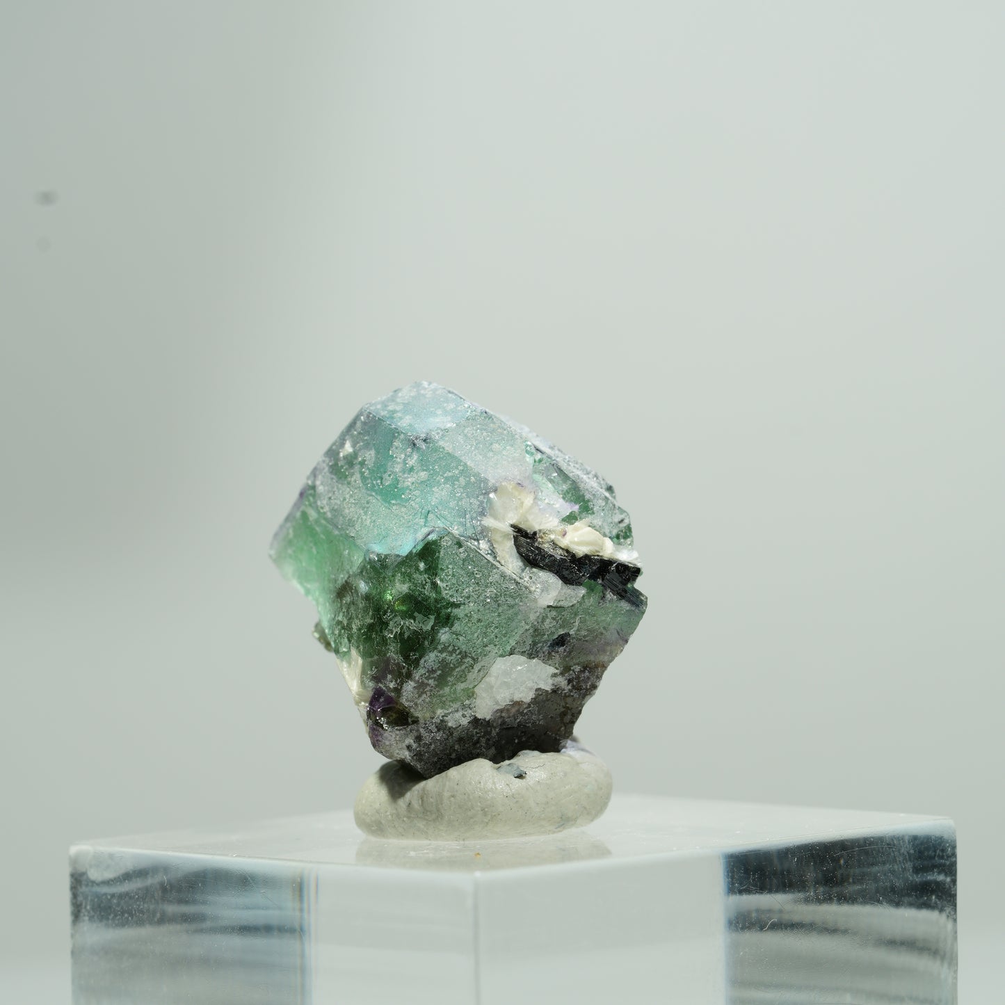 Phantom Fluorit hexagonal, Schörl Turmalin, Muskovit Erongo, Namibia 9*7*5mm #13581