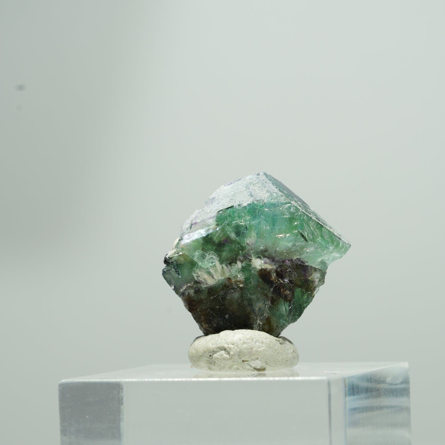 Phantom Fluorit hexagonal, Schörl Turmalin, Muskovit Erongo, Namibia 9*7*5mm #13581
