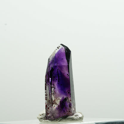 Seltene Harlekin Phantom Amethyst Spitze Goboboseb, Namibia 21*11*8mm #13601