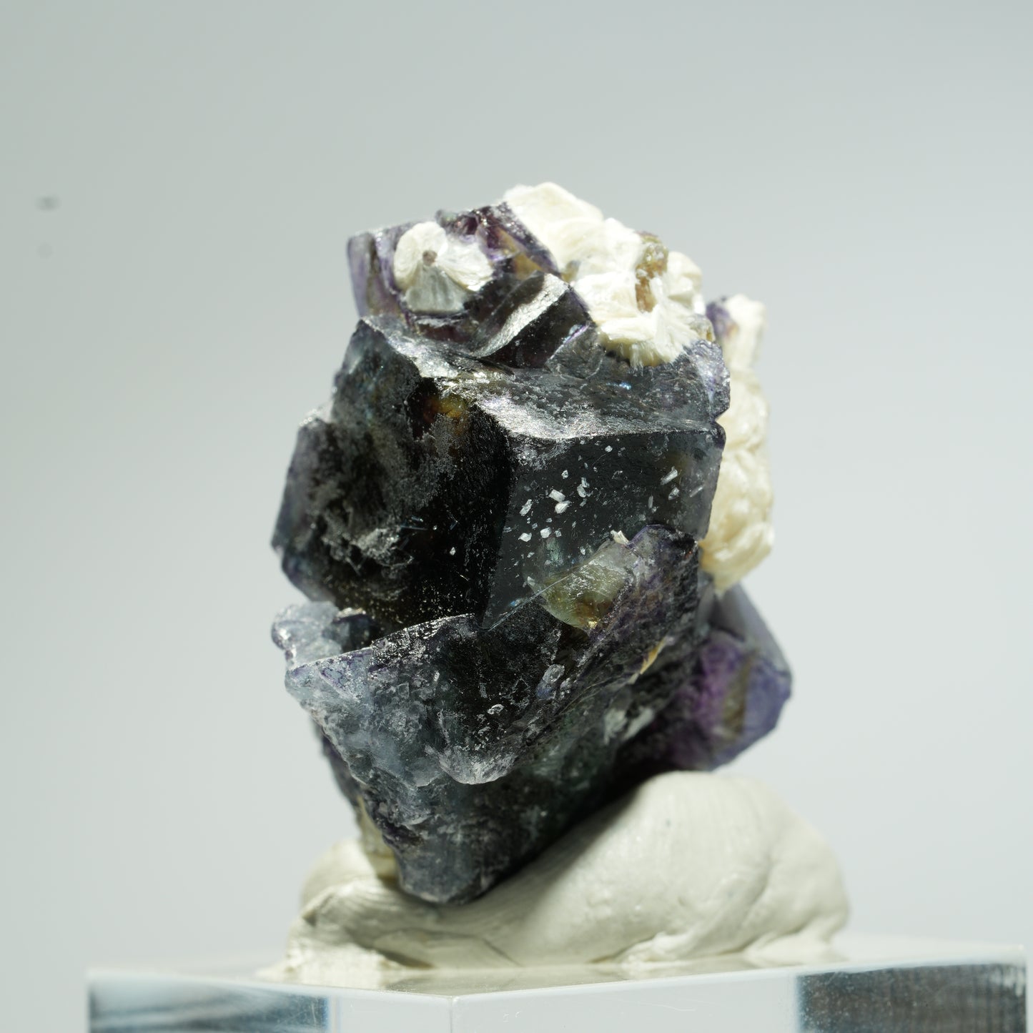 Bunte Phantom Fluorit Würfel, Muskovit Stufe Erongo, Namibia 36*24*22mm #13668