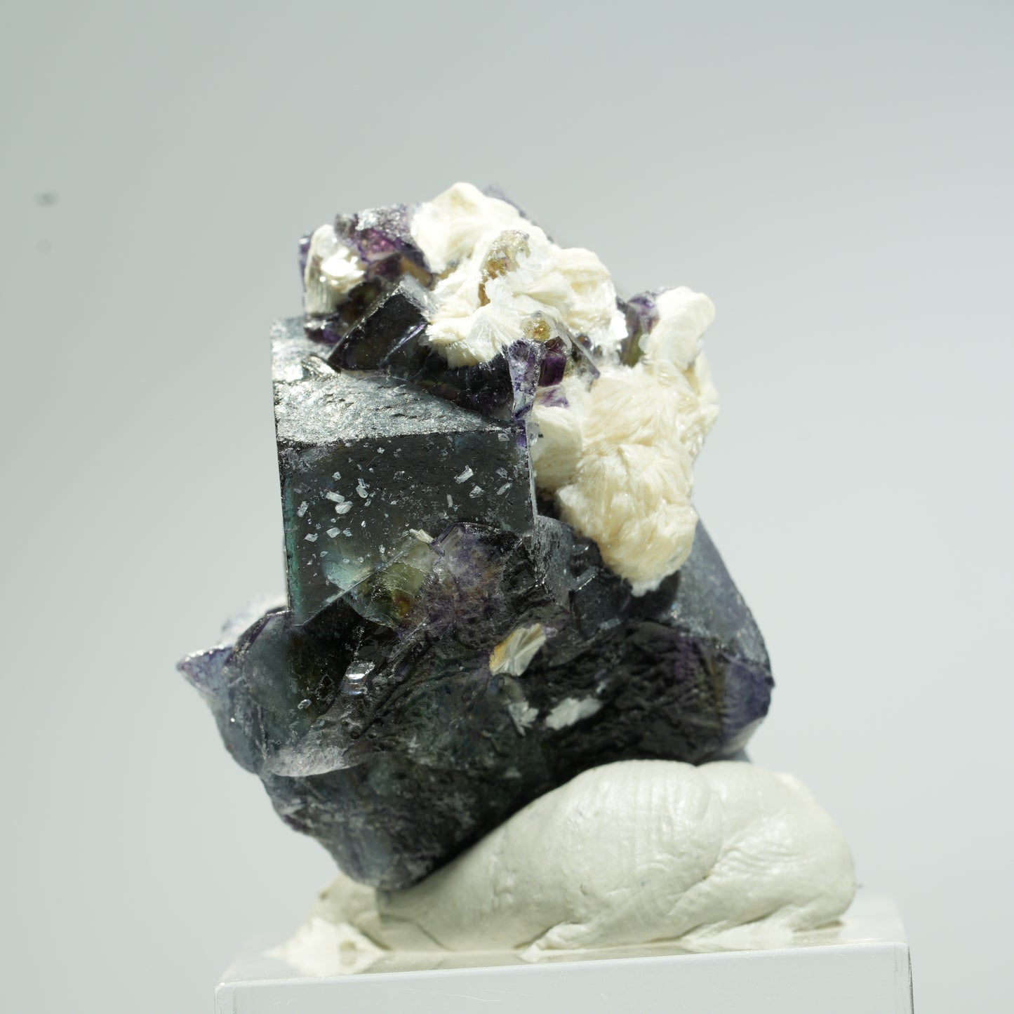 Bunte Phantom Fluorit Würfel, Muskovit Stufe Erongo, Namibia 36*24*22mm #13668