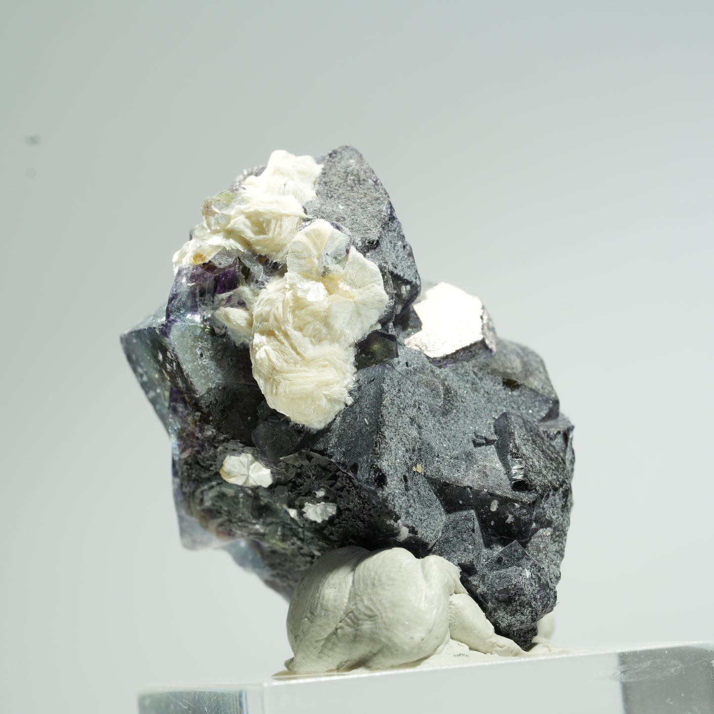 Bunte Phantom Fluorit Würfel, Muskovit Stufe Erongo, Namibia 36*24*22mm #13668