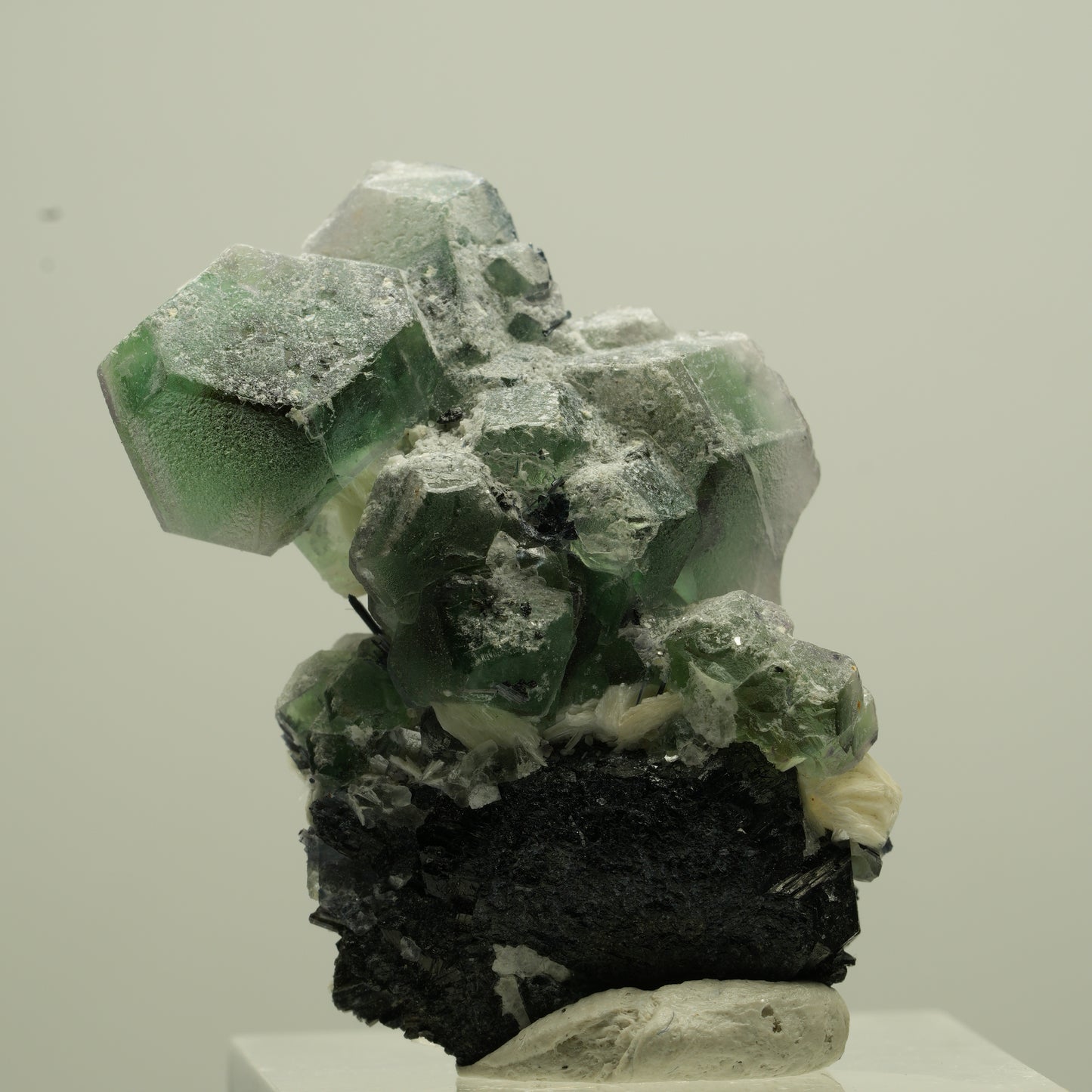 Phantom Fluorit hexagonal, Schörl Turmalin, Muskovit Erongo, Namibia 37*27*14mm #13700