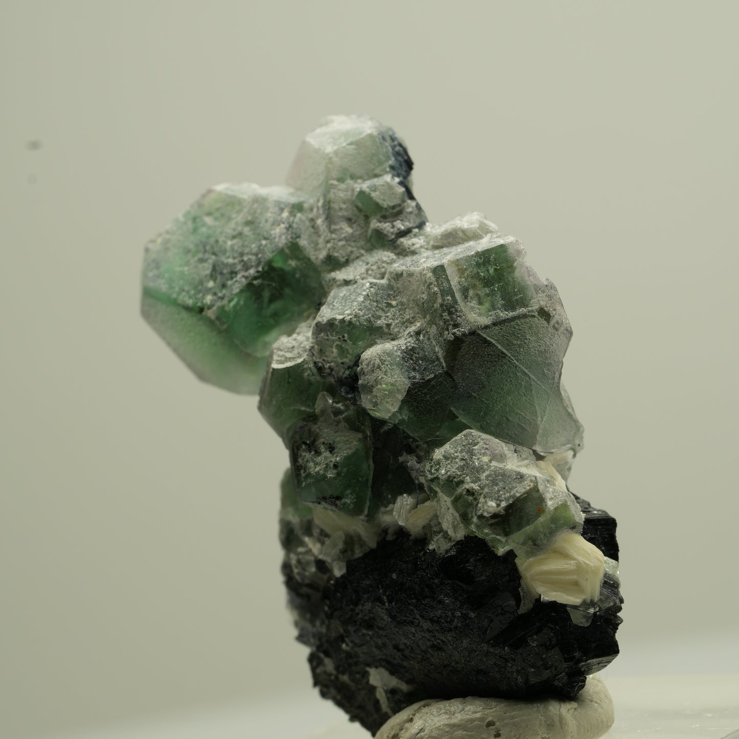 Phantom Fluorit hexagonal, Schörl Turmalin, Muskovit Erongo, Namibia 37*27*14mm #13700
