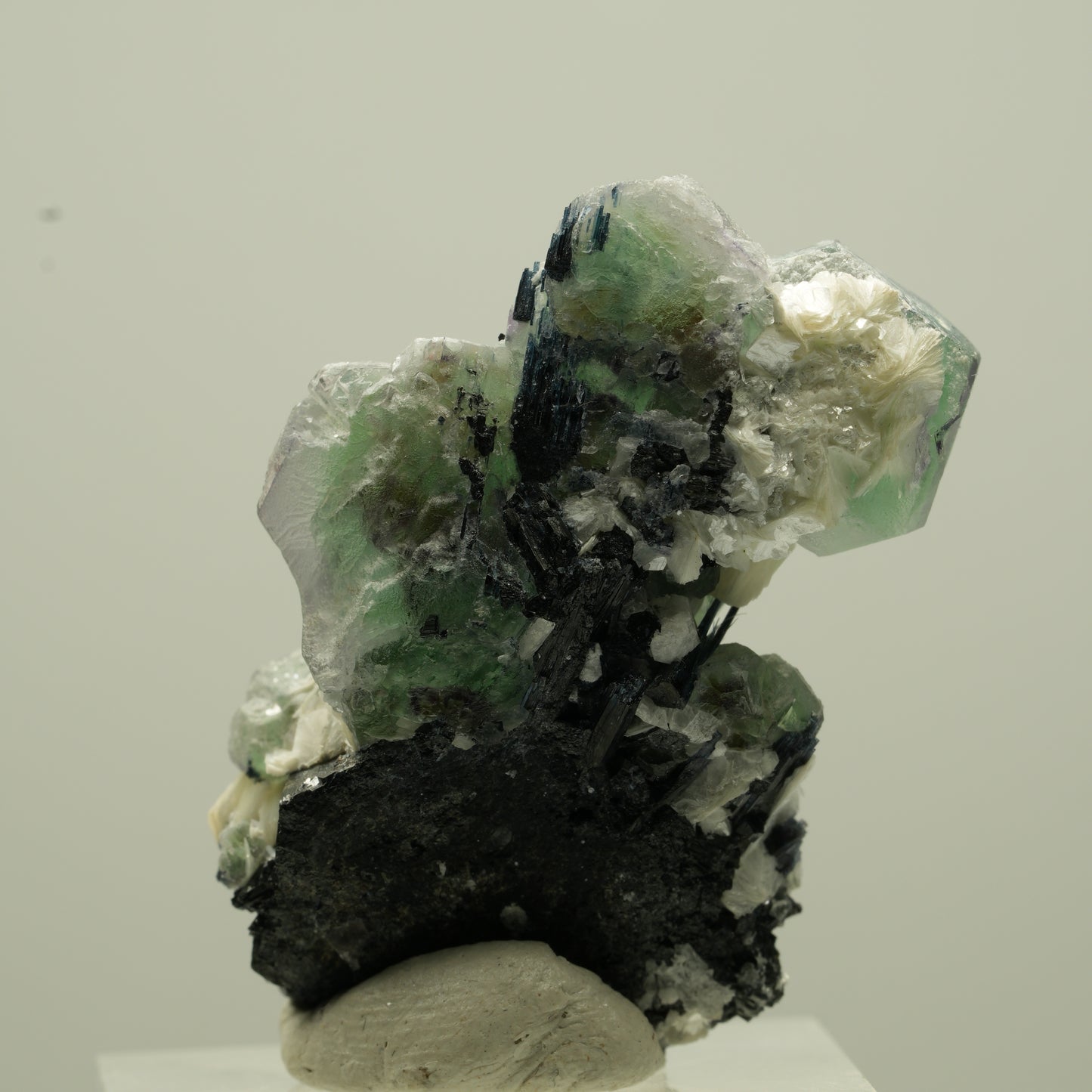 Phantom Fluorit hexagonal, Schörl Turmalin, Muskovit Erongo, Namibia 37*27*14mm #13700