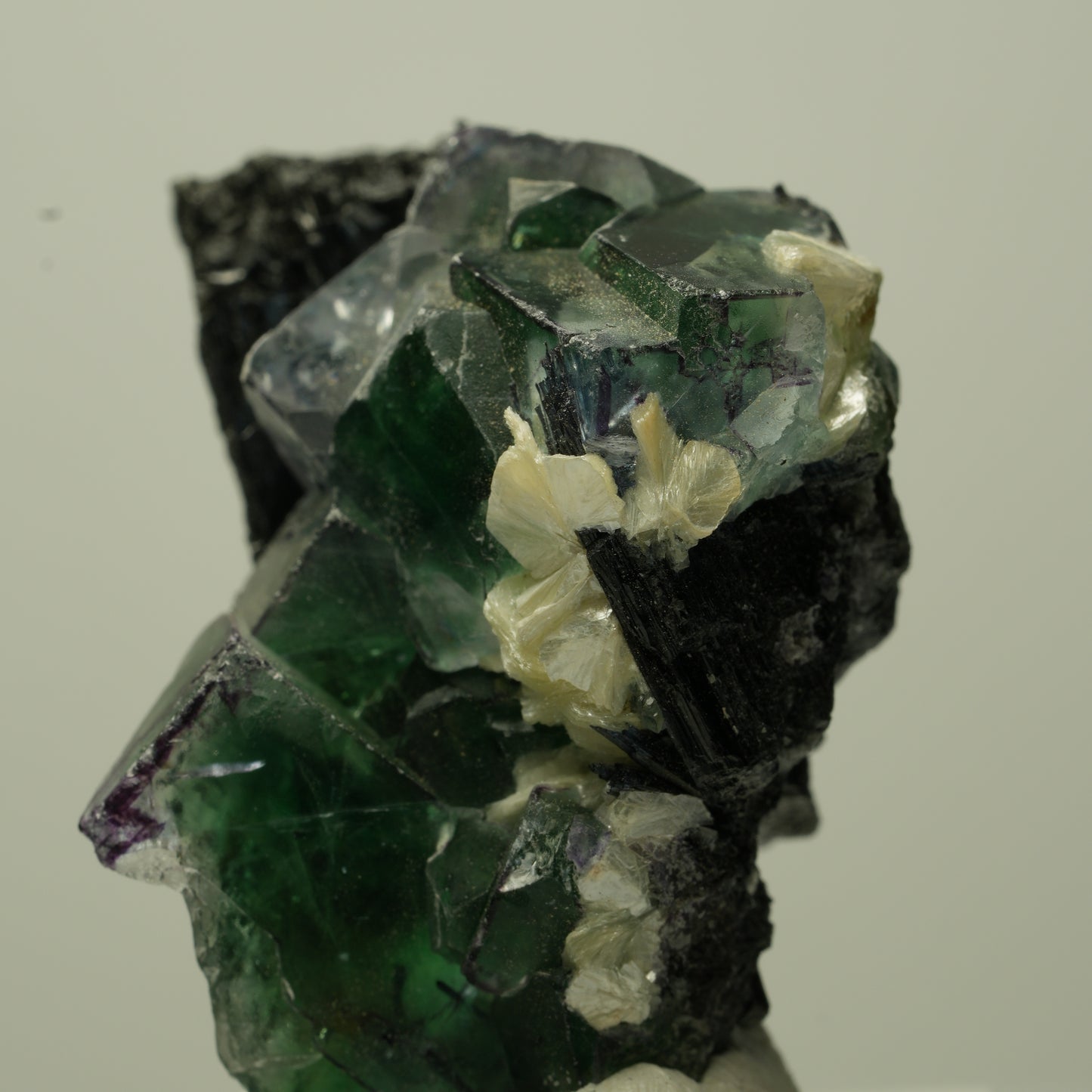 Phantom Fluorit Würfel, Schörl Turmalin, Muskovit Erongo, Namibia 35*32*28mm #13719