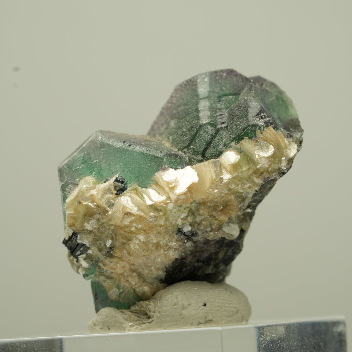 Phantom Fluorit hexagonal, Schörl Turmalin, Muskovit Erongo, Namibia 32*23*23mm #13731