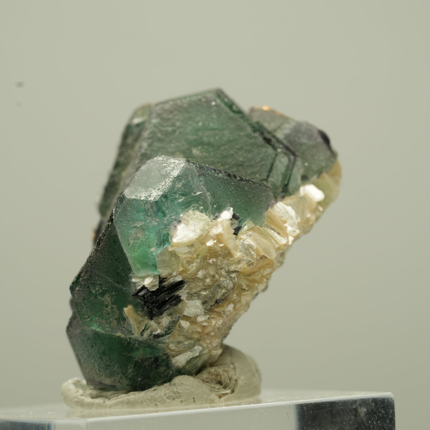 Phantom Fluorit hexagonal, Schörl Turmalin, Muskovit Erongo, Namibia 32*23*23mm #13731