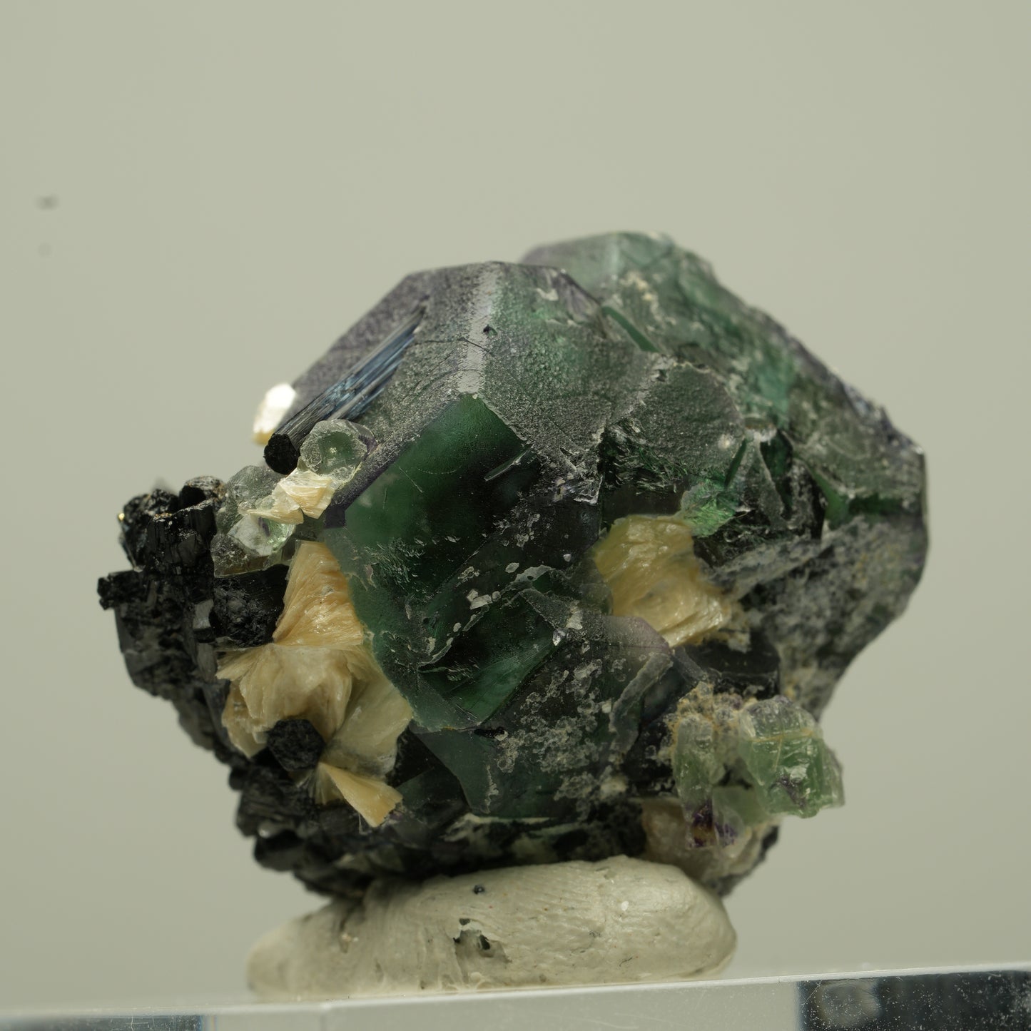 Phantom Fluorit hexagonal, Schörl Turmalin, Muskovit Erongo, Namibia 29*27*22mm #13732