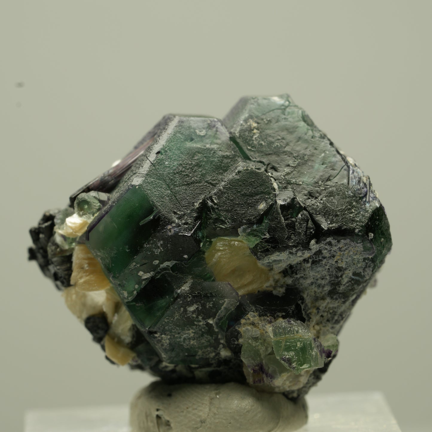 Phantom Fluorit hexagonal, Schörl Turmalin, Muskovit Erongo, Namibia 29*27*22mm #13732