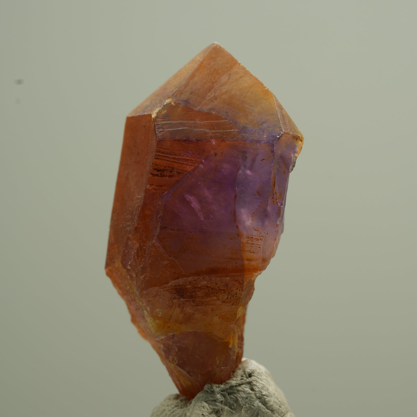 Seltene Phantom Amethyst mit Eisen Spitze Goboboseb, Namibia 35*19*15mm #13748