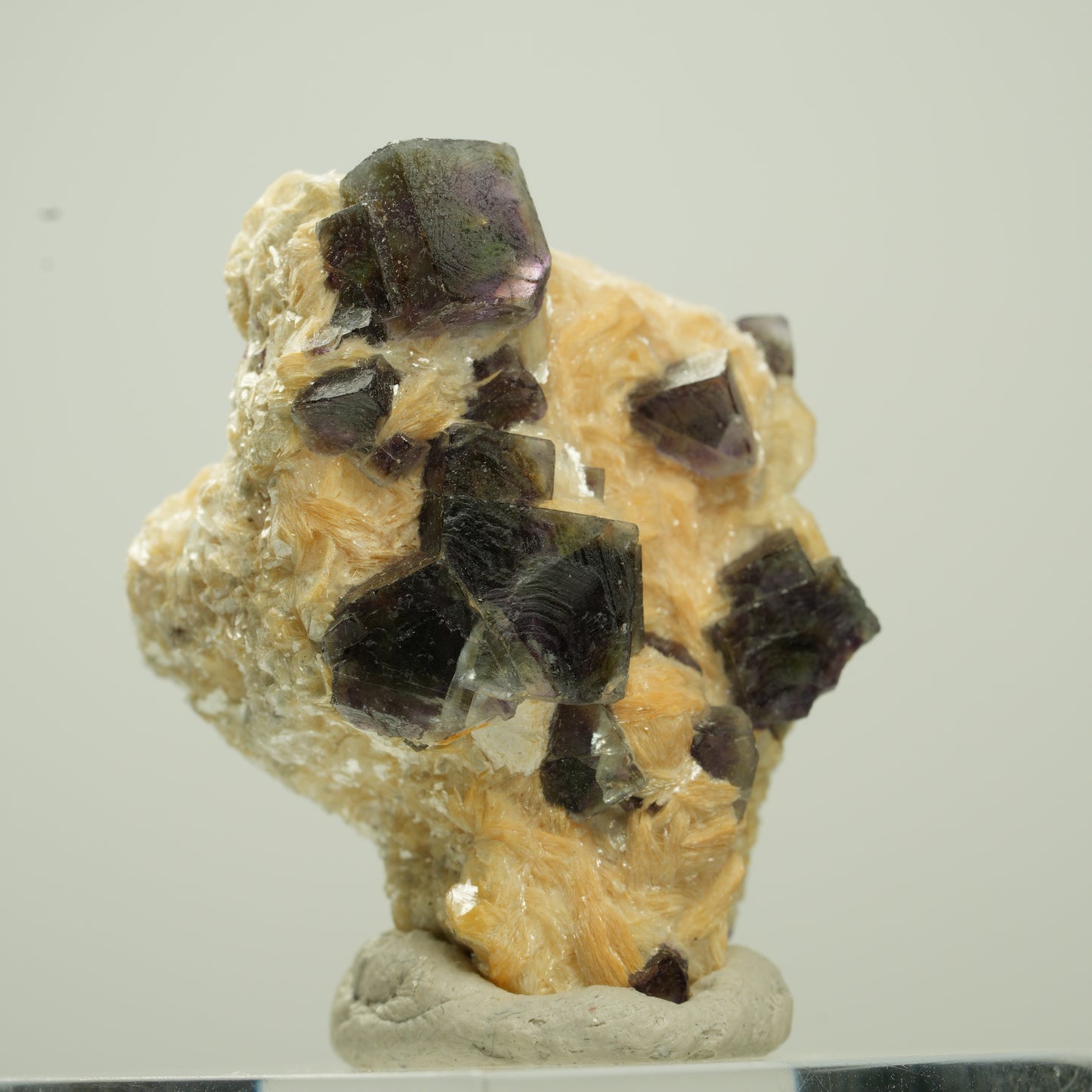 Bunte Phantom Fluorit Würfel, Muskovit Stufe Erongo, Namibia 33*24*20mm #13790