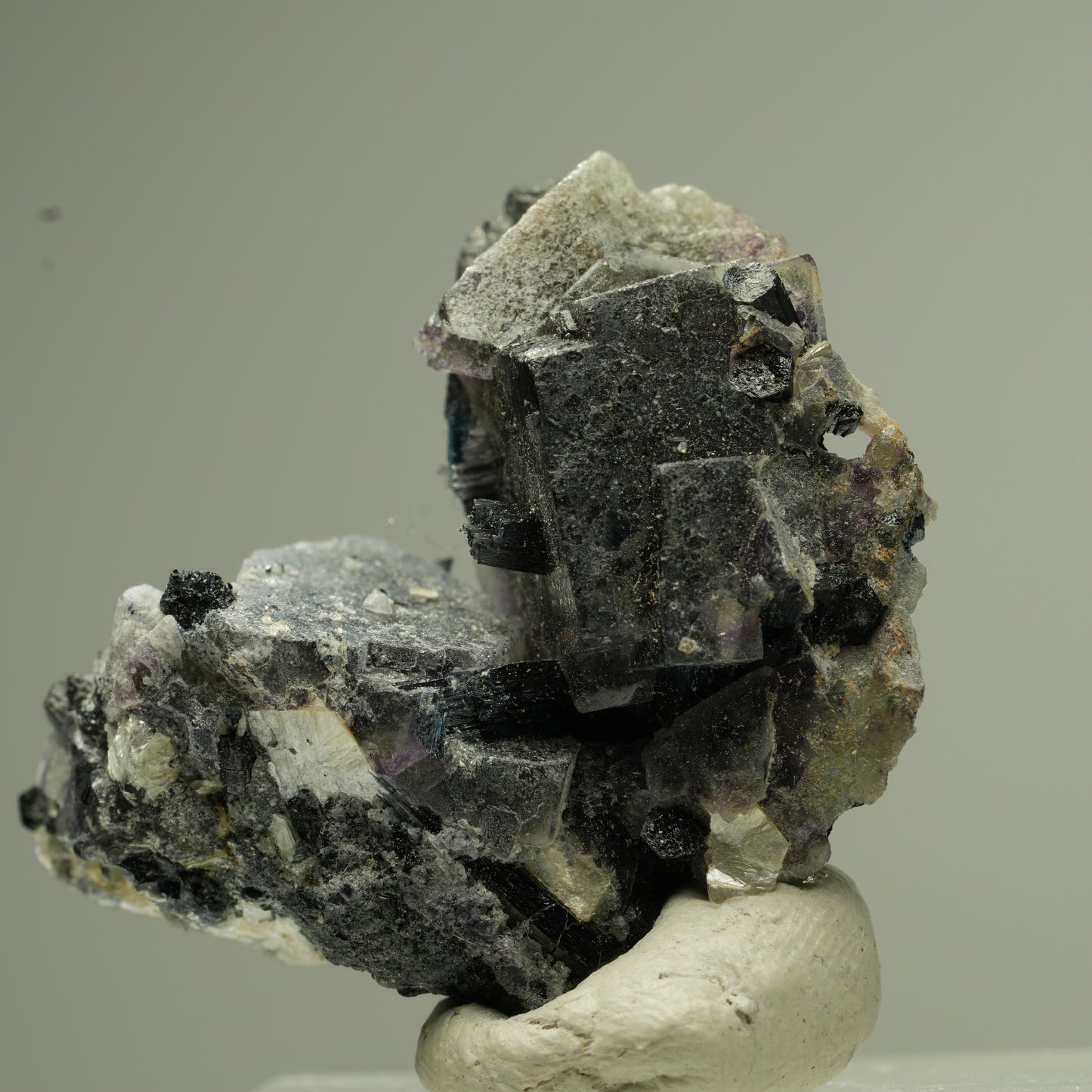 Bunte Phantom Fluorit Würfel, Schörl Turmalin, Muskovit Erongo, Namibia 32*25*14mm #13800
