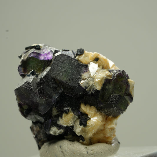 Bunte Phantom Fluorit Würfel, Schörl Turmalin, Muskovit Erongo, Namibia 25*23*21mm #13807