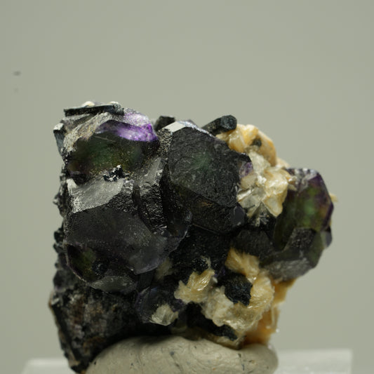 Bunte Phantom Fluorit Würfel, Schörl Turmalin, Muskovit Erongo, Namibia 25*23*21mm #13807