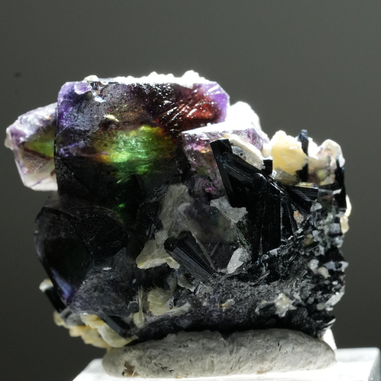 Bunte Phantom Fluorit, Schörl Turmalin, Hyalit Opal, Muskovit Erongo, Namibia 35*33*29mm #13833