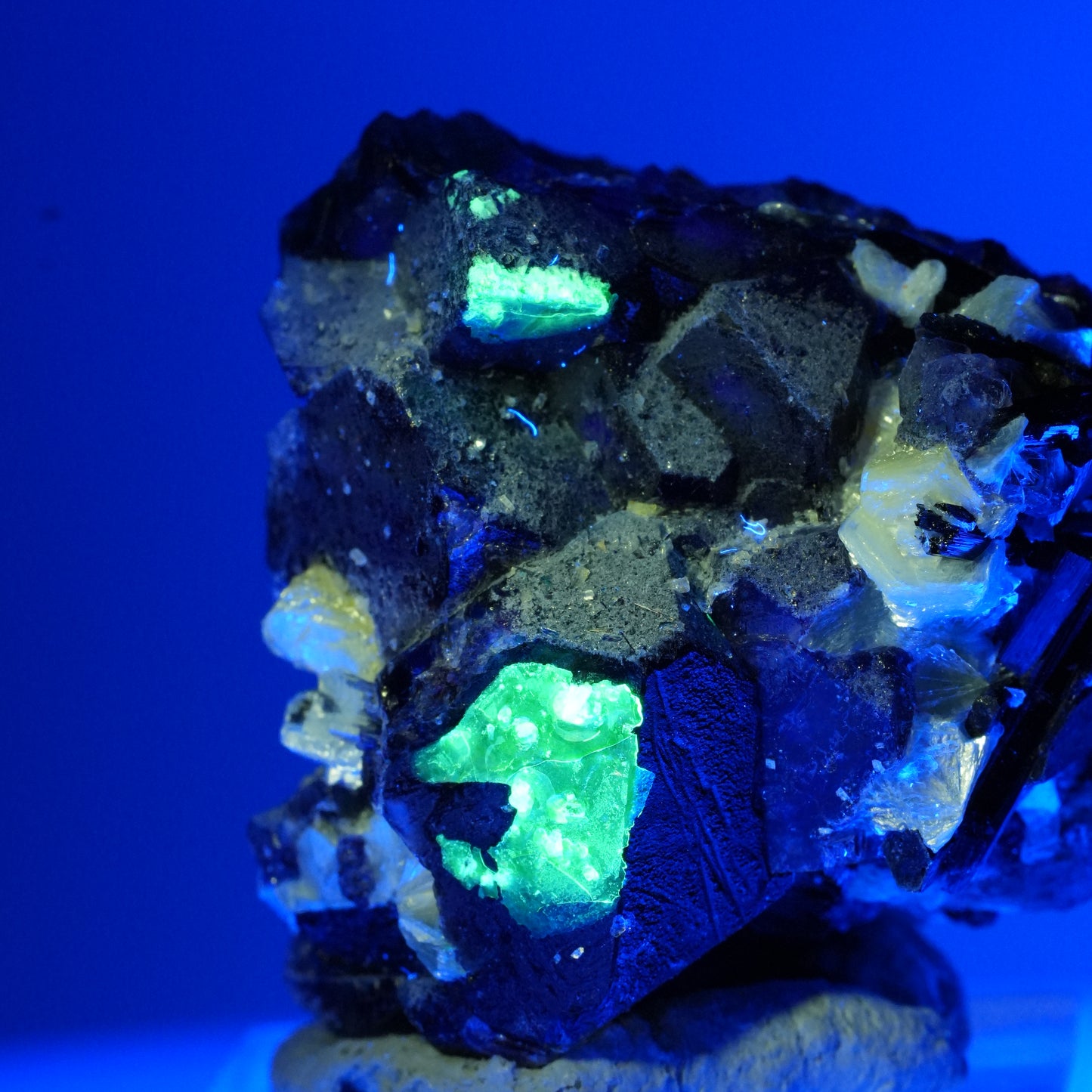 Bunte Phantom Fluorit, Schörl Turmalin, Hyalit Opal, Muskovit Erongo, Namibia 35*33*29mm #13833