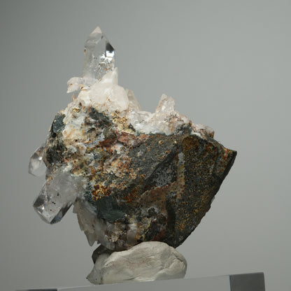 Klare Hämatit Rauchquarz, Calcit Spitzen auf Matrix Stufe Goboboseb, Namibia 96*80*47*mm #13909