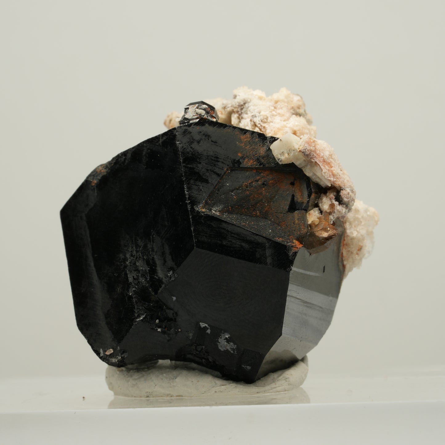 Symm. Schörl Turmalin mit Hyalit, Rauchquarz, Orthoklas Erongo, Namibia 42*33*31mm #13937