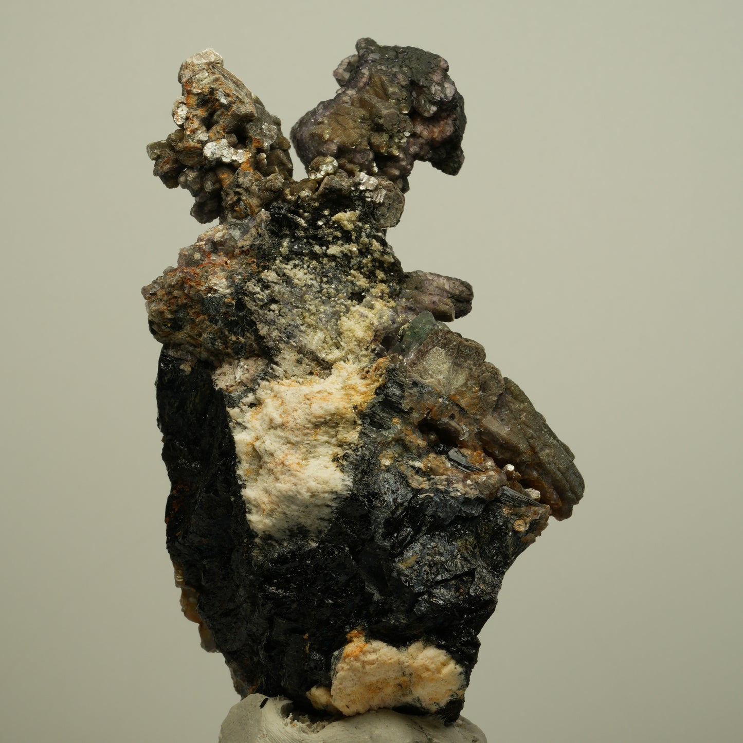 Ausgeprägte Muskovit Kristalle auf Schörl Turmalin, Orthoklas Erongo, Namibia 93*55*51mm #13966