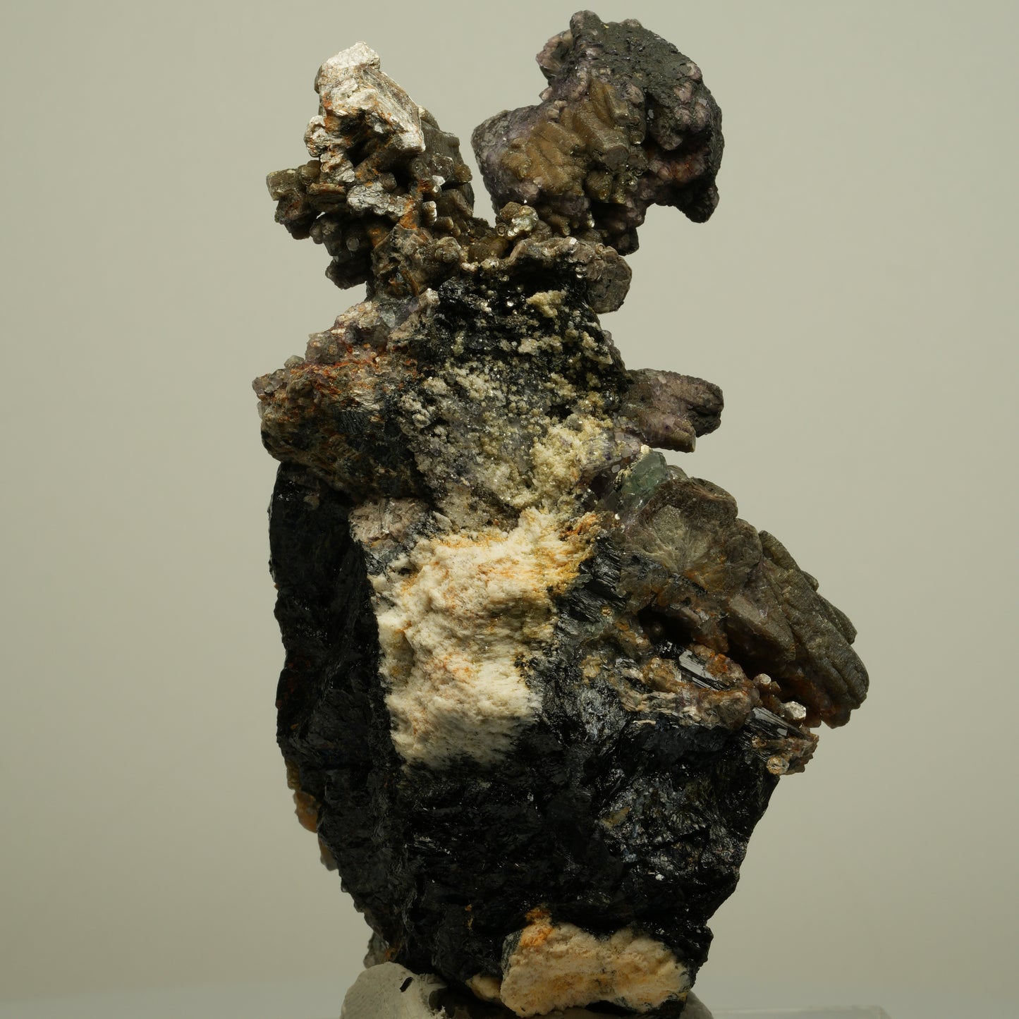 Ausgeprägte Muskovit Kristalle auf Schörl Turmalin, Orthoklas Erongo, Namibia 93*55*51mm #13966