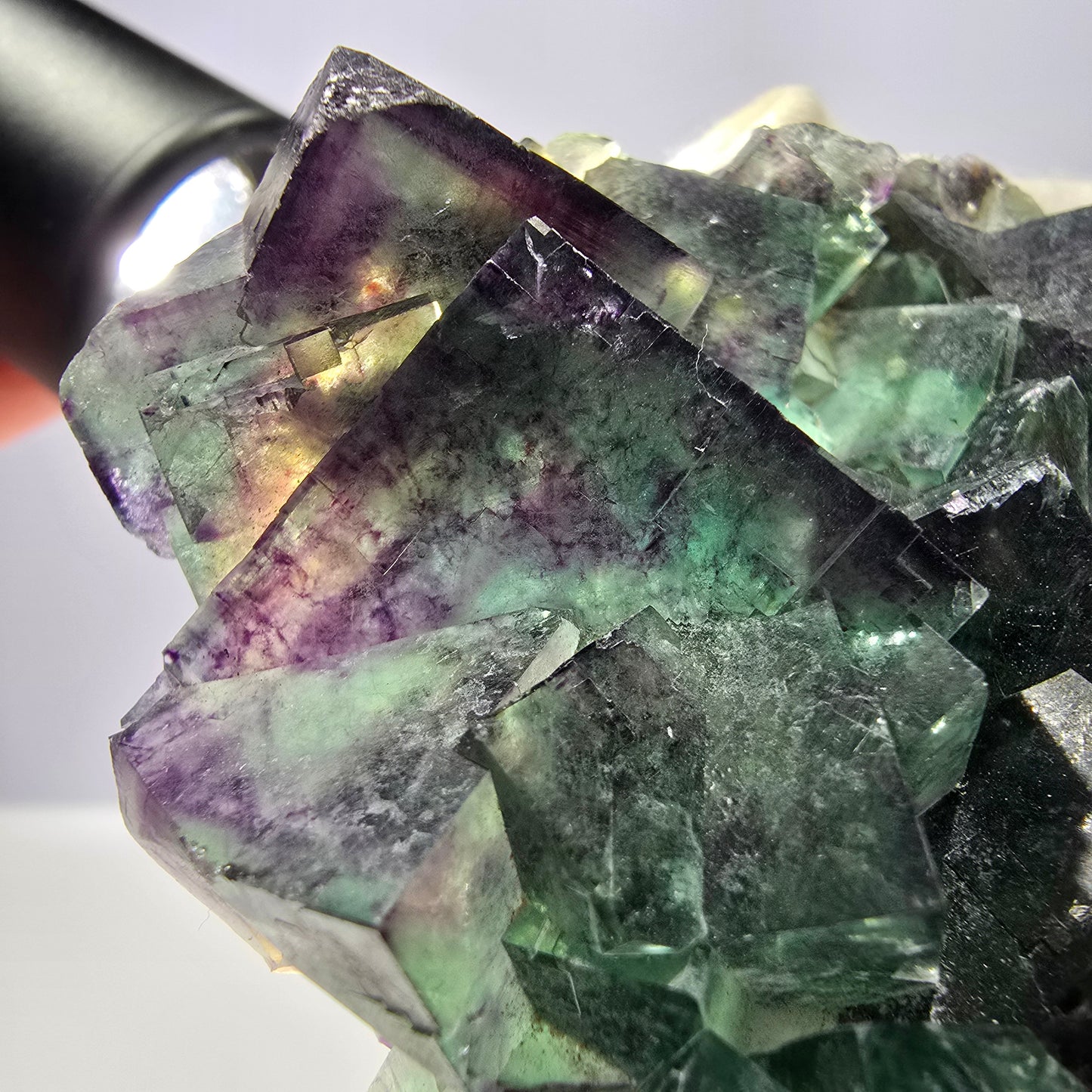 Rare spécimen de cube de fluorite fantôme, parqueté zonal Okorusu Namibie 76 x 62 x 27 mm 