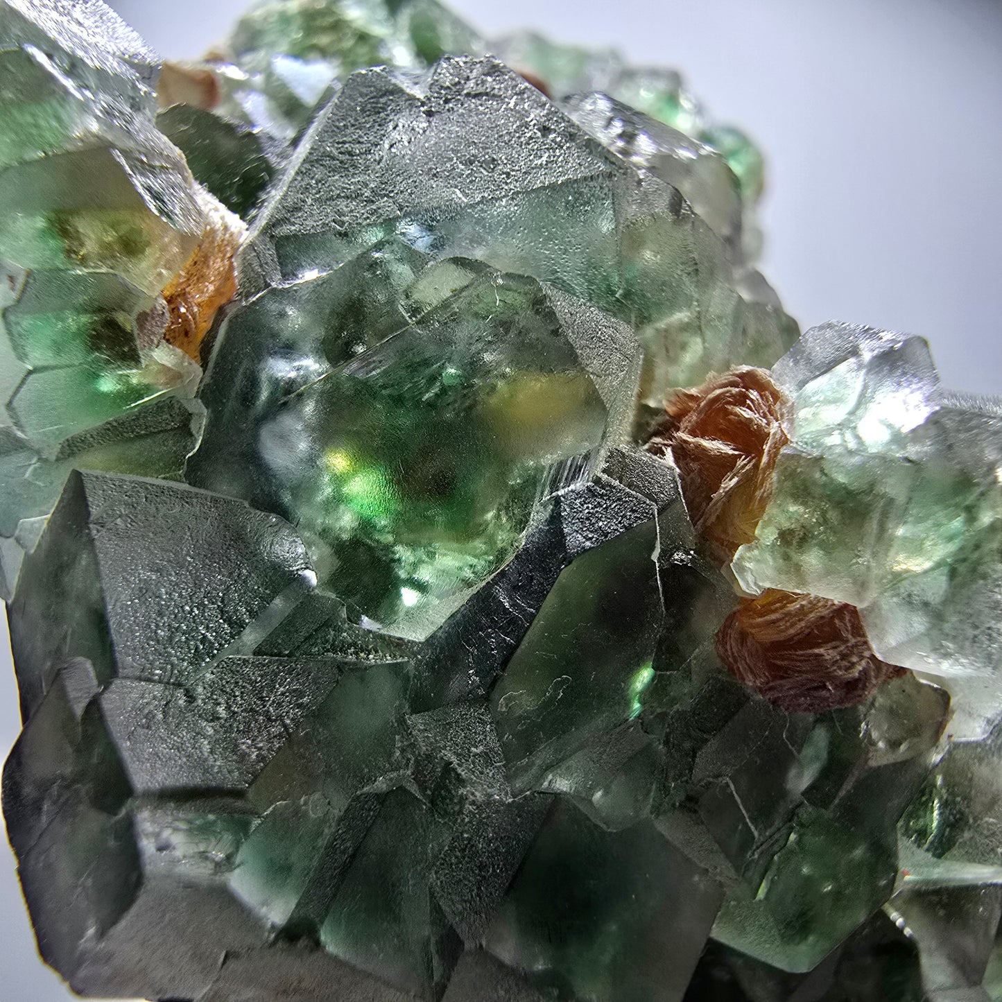 Phantom Fluorit Würfel, Hyalit, Muskovit (UV) Stufe Erongo, Namibia 70*63*36mm