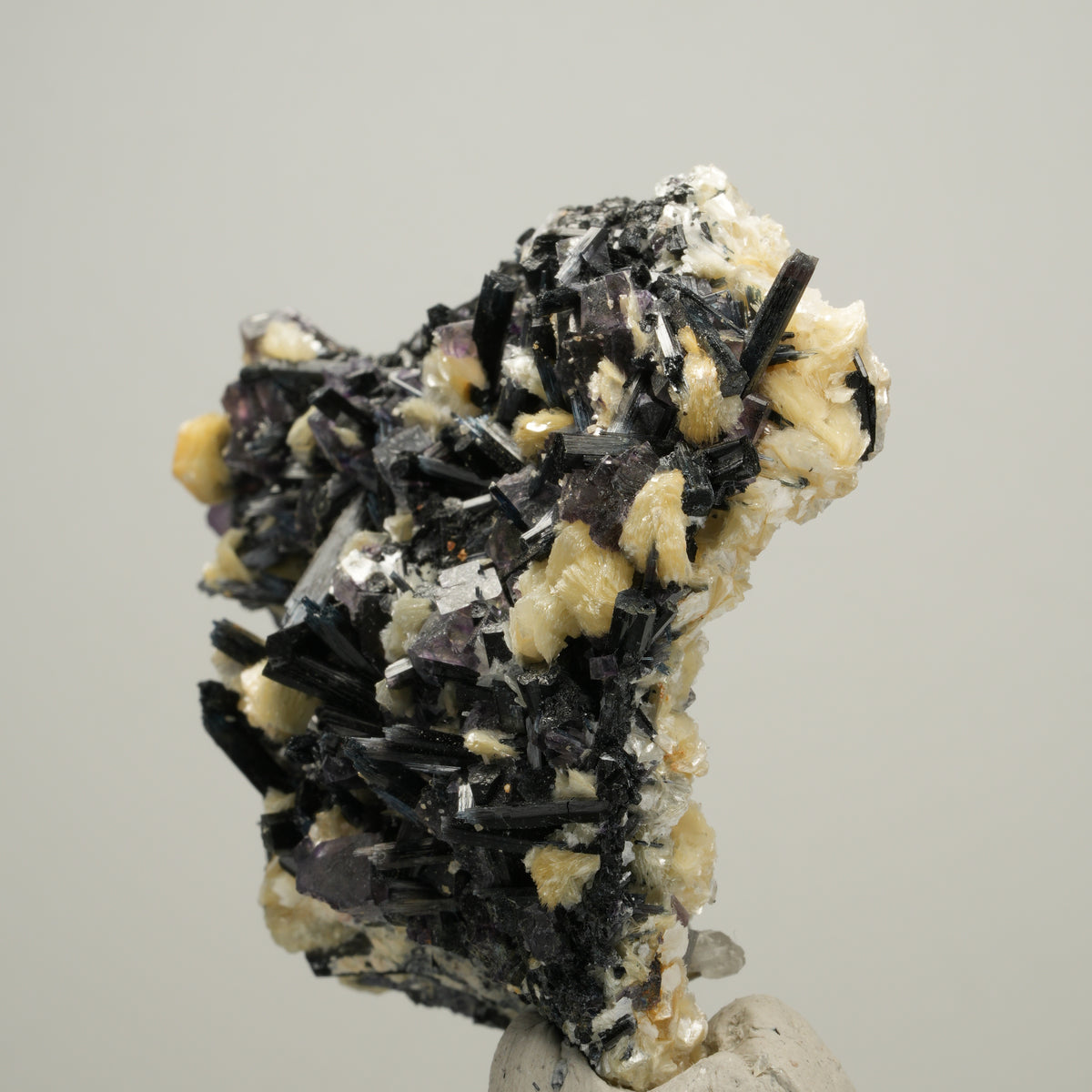 Bunte Phantom Fluorit, Schörl Turmalin, Muskovit, Rauchquarz Erongo, Namibia 61*60*31mm #14011