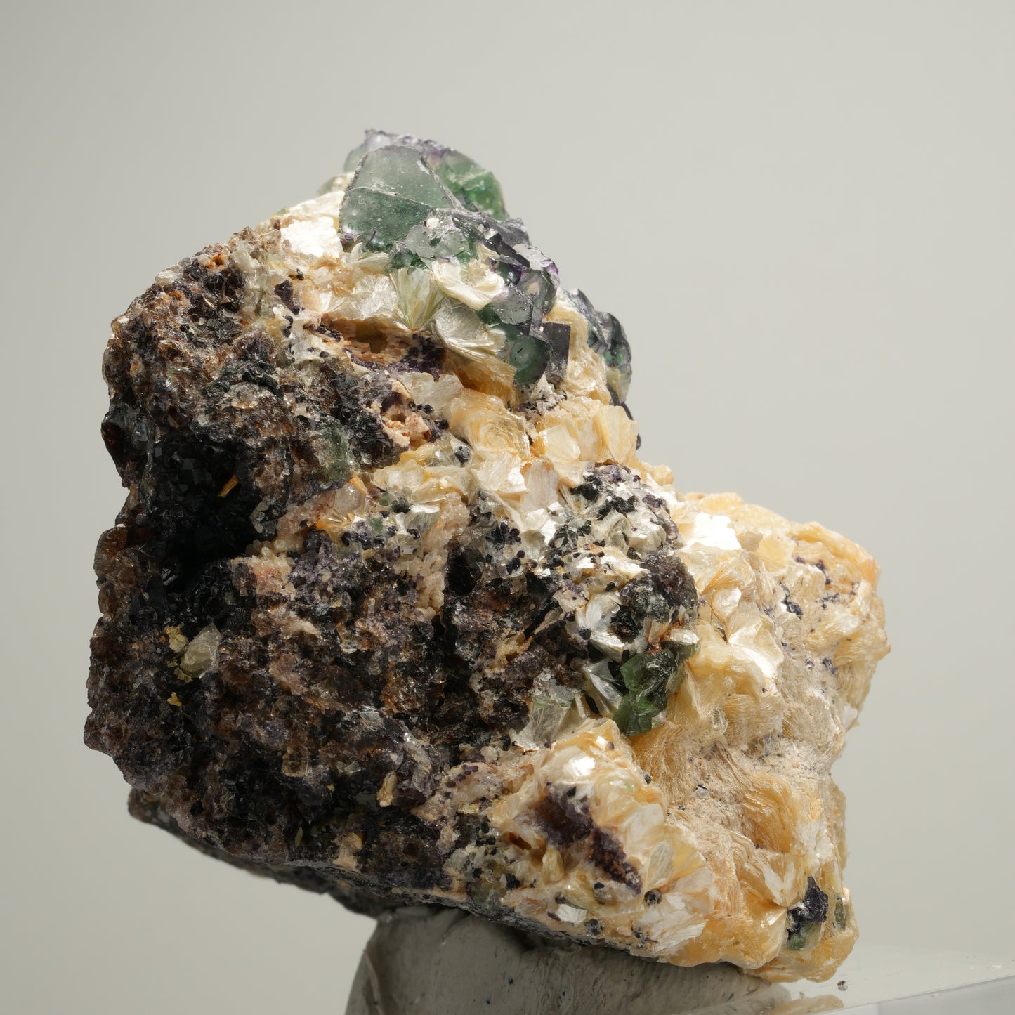 Seltene Phantom Fluorit Würfel, Muskovit Stufe Erongo, Namibia 78*60*52mm #14015