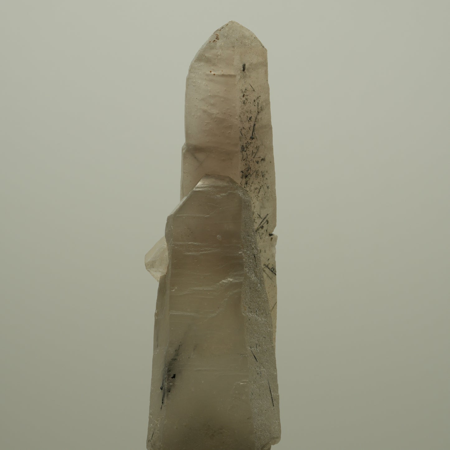 Skelett Rauchquarz Kristall Spitze mit Schörl Turmalin Erongo, Namibia 73*41*20mm #14069