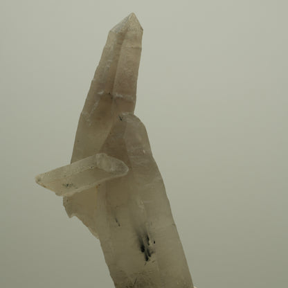 Skelett Rauchquarz Kristall Spitze mit Schörl Turmalin Erongo, Namibia 73*41*20mm #14069