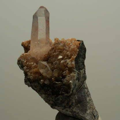Seltene Eisen Quarz, Calcit auf Matrix Stufe Goboboseb, Namibia 54*34*28mm #14071