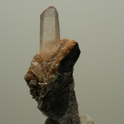 Seltene Eisen Quarz, Calcit auf Matrix Stufe Goboboseb, Namibia 54*34*28mm #14071
