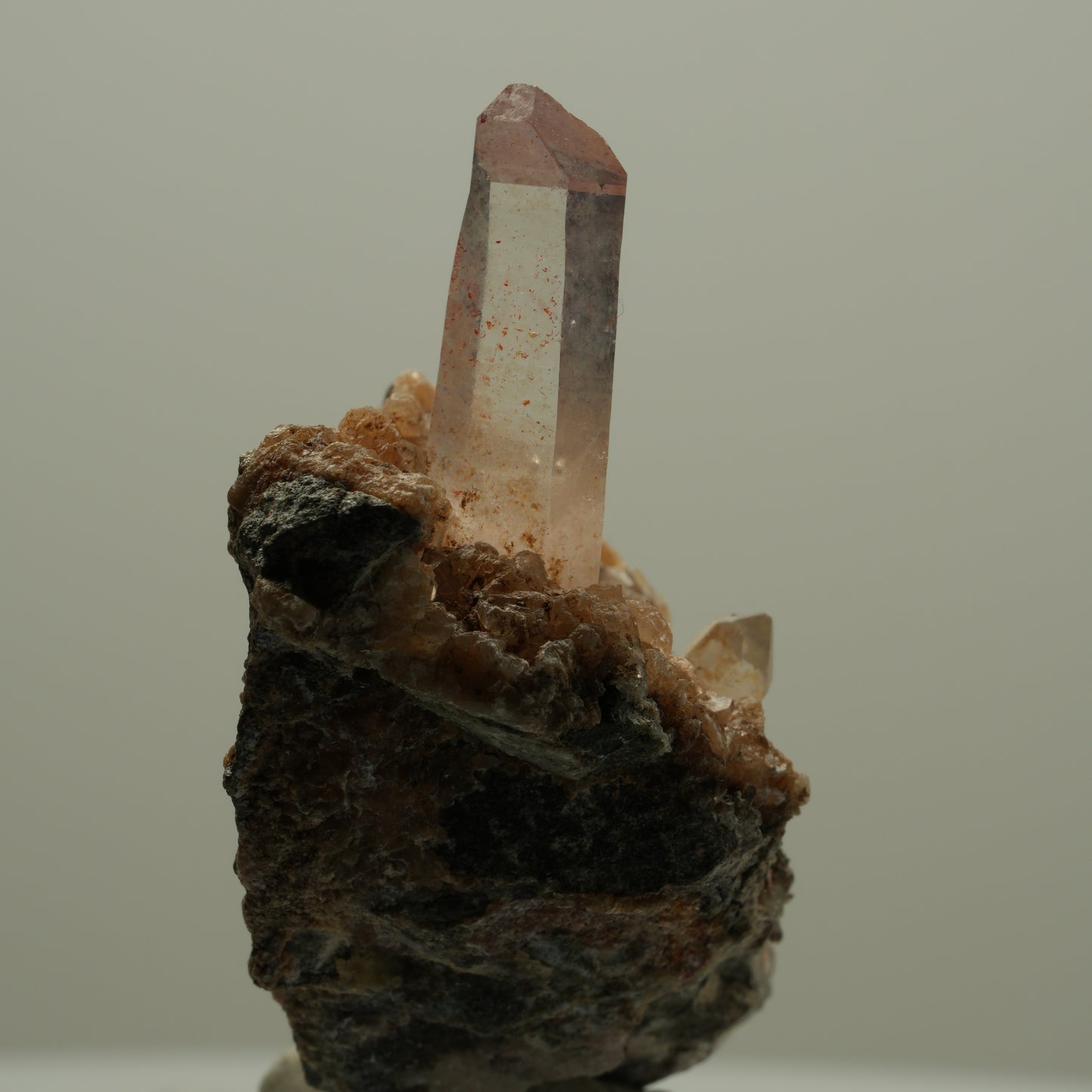 Seltene Eisen Quarz, Calcit auf Matrix Stufe Goboboseb, Namibia 54*34*28mm #14071