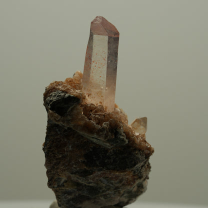 Seltene Eisen Quarz, Calcit auf Matrix Stufe Goboboseb, Namibia 54*34*28mm #14071
