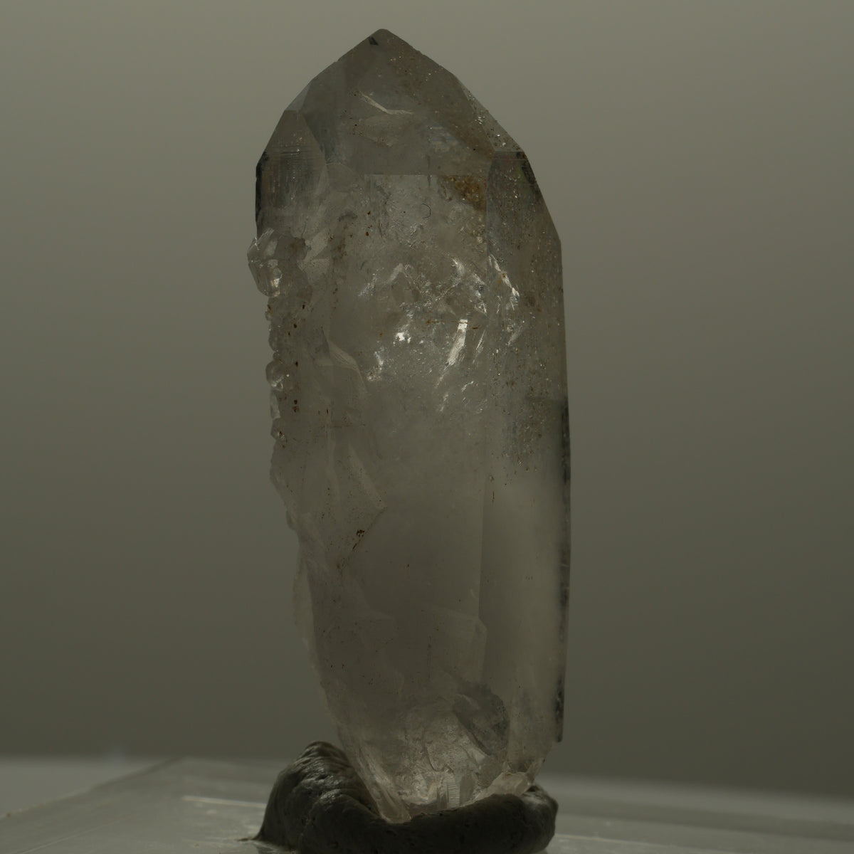 Glitzernde Rauchquarz Spitze mit Analcim Streep Mine, Goboboseb, Namibia 24*10*7mm #14097