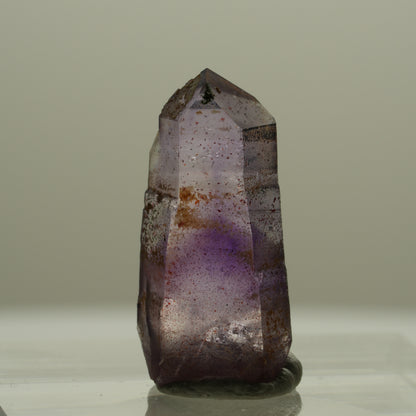 Seltene Phantom Skelett Amethyst mit Eisen Spitze Brandberg, Namibia 20*9*5mm #14146