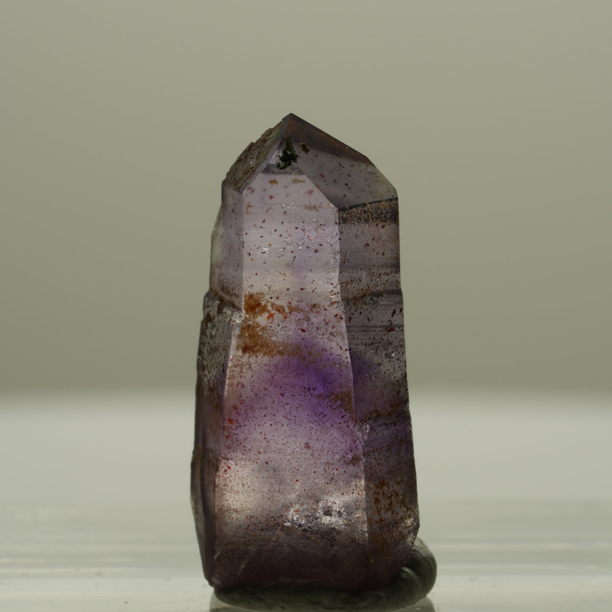 Seltene Phantom Skelett Amethyst mit Eisen Spitze Brandberg, Namibia 20*9*5mm #14146