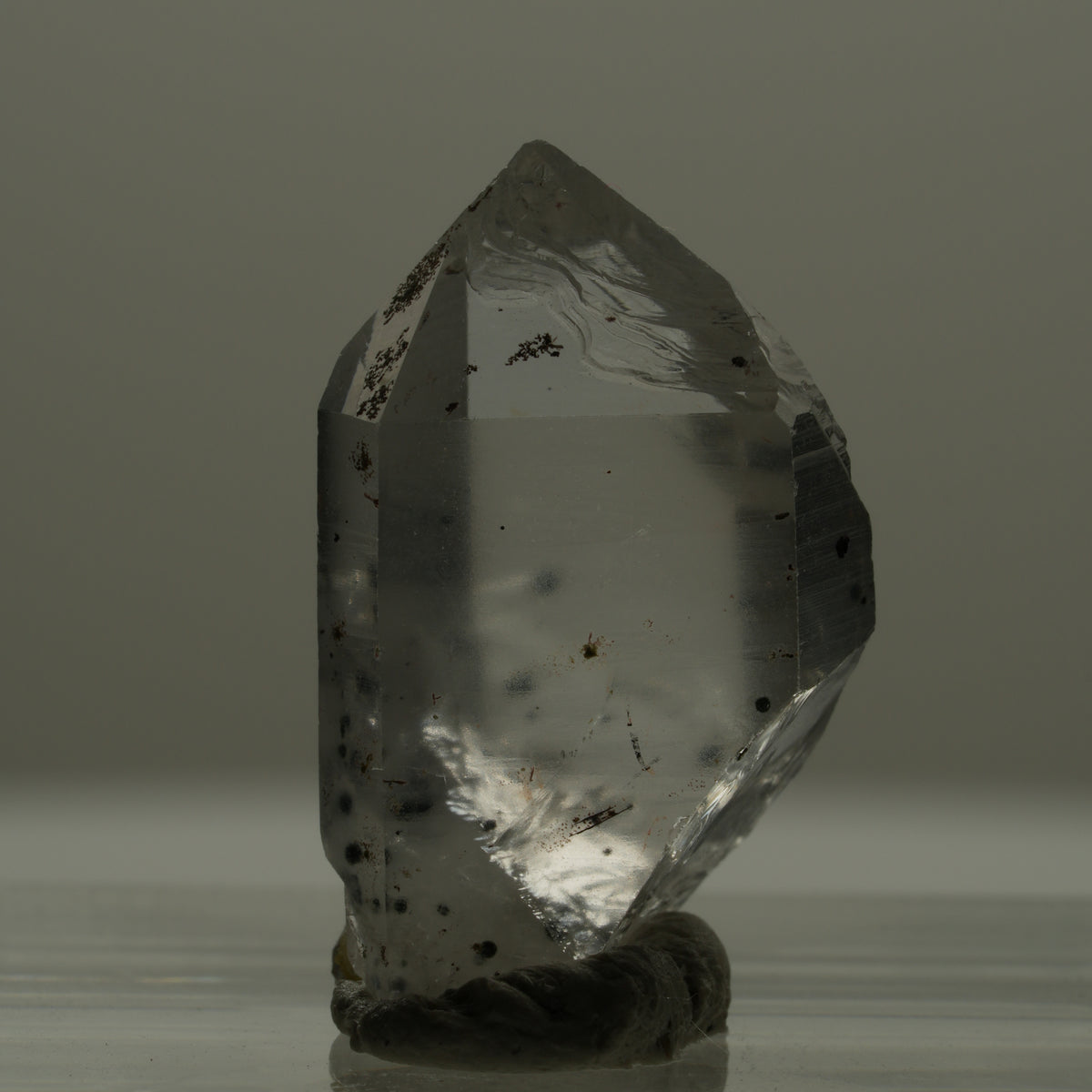 Phantom Skelett Rauchquarz mit Hämatit Streep Mine Goboboseb Namibia 19*12*8mm #14171