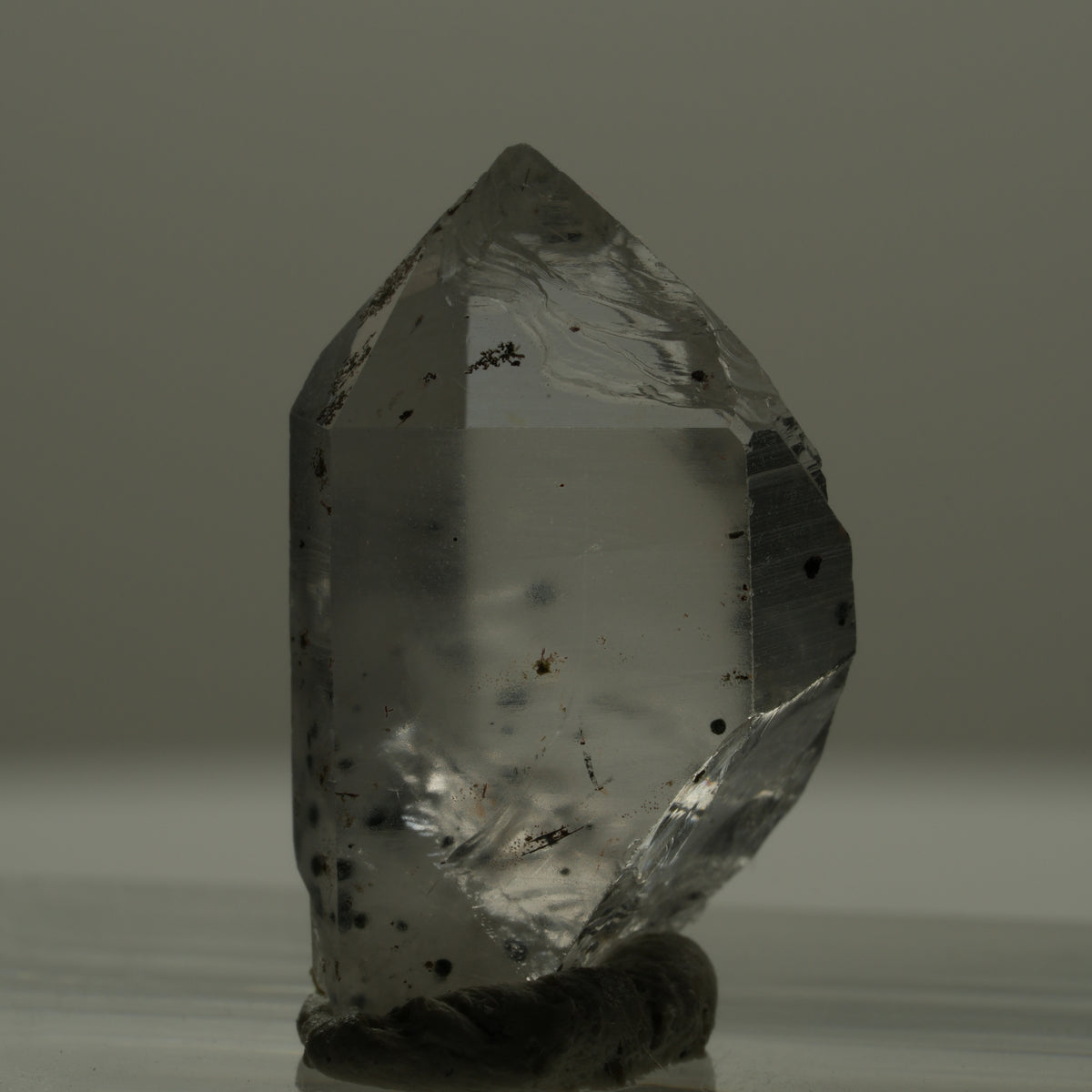 Phantom Skelett Rauchquarz mit Hämatit Streep Mine Goboboseb Namibia 19*12*8mm #14171