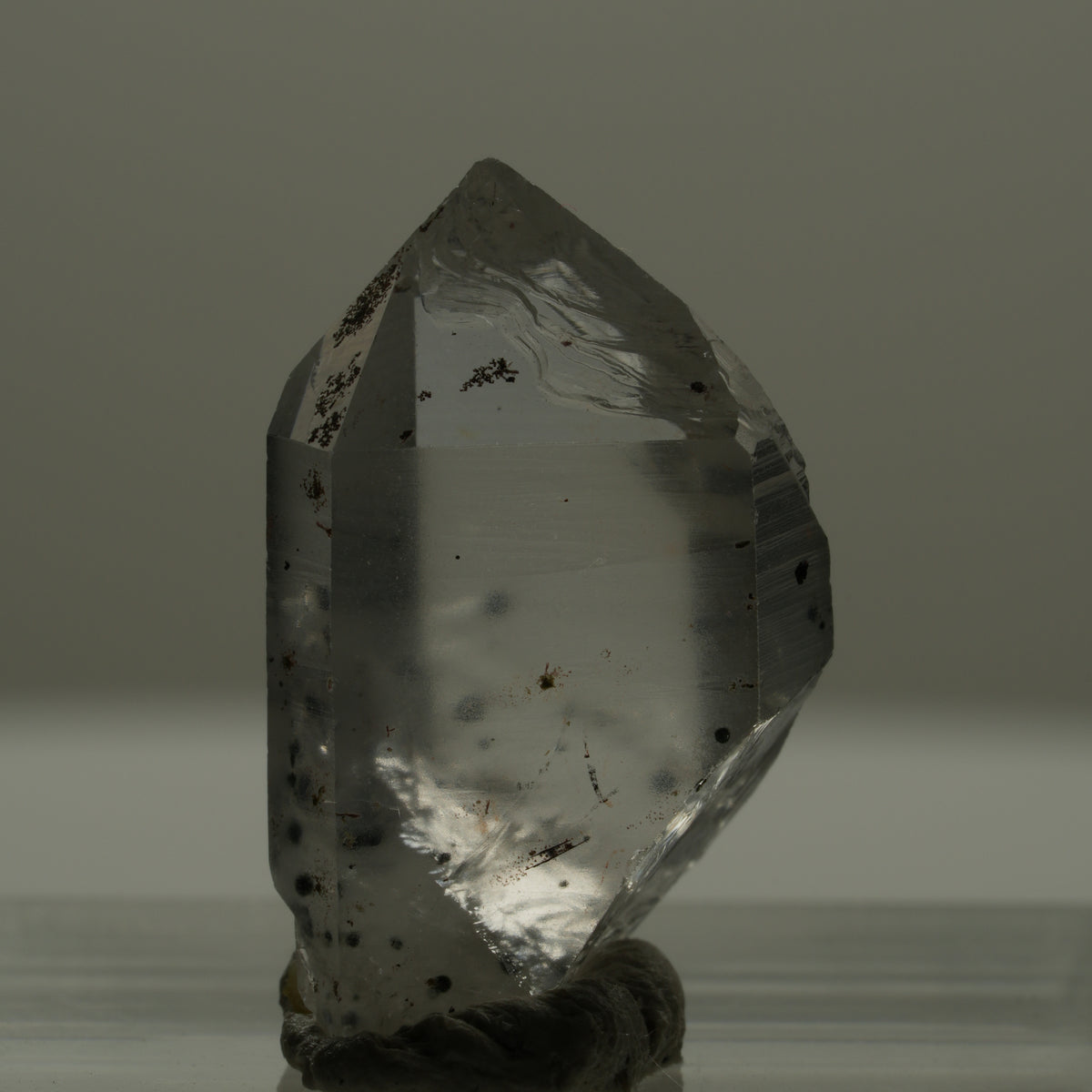 Phantom Skelett Rauchquarz mit Hämatit Streep Mine Goboboseb Namibia 19*12*8mm #14171