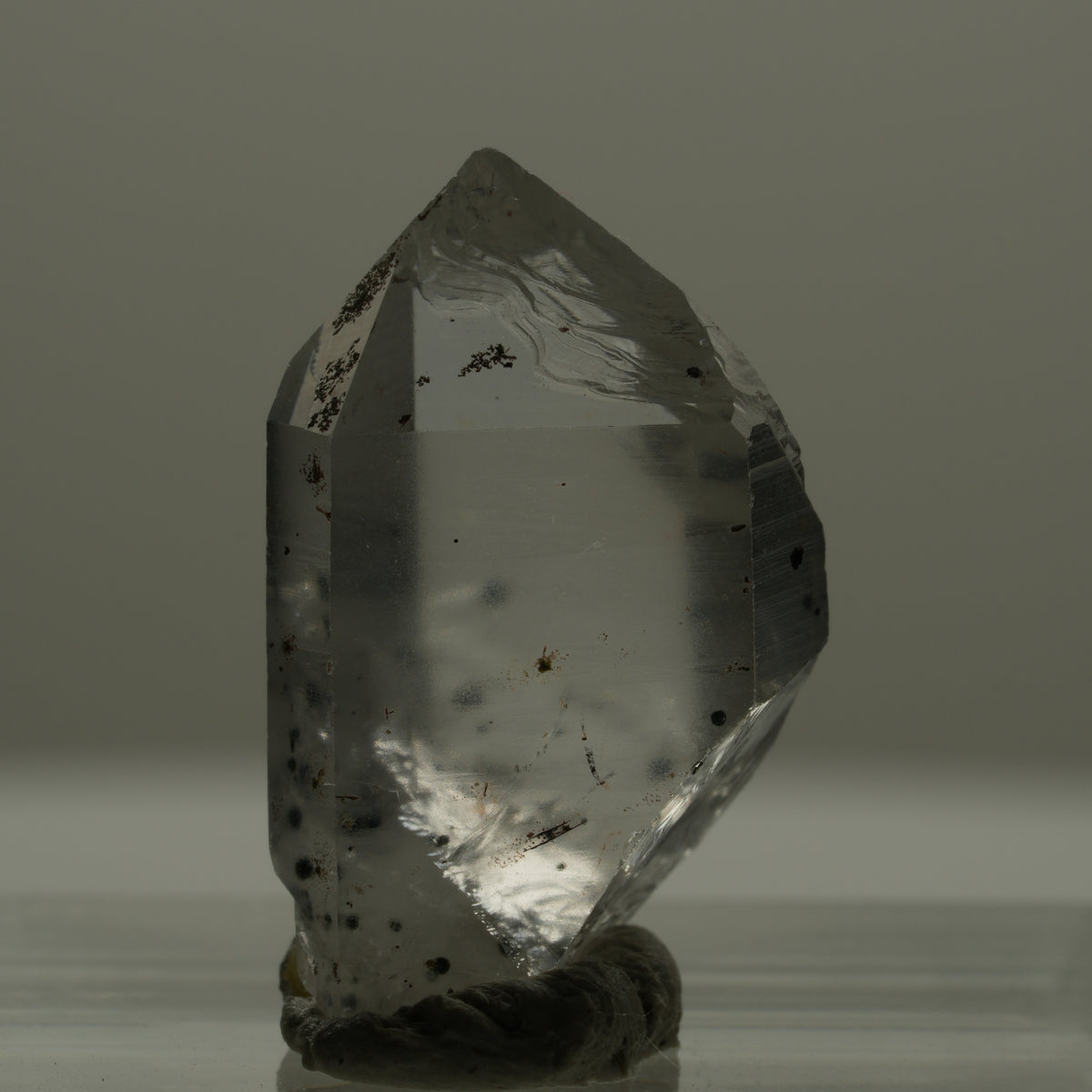 Phantom Skelett Rauchquarz mit Hämatit Streep Mine Goboboseb Namibia 19*12*8mm #14171