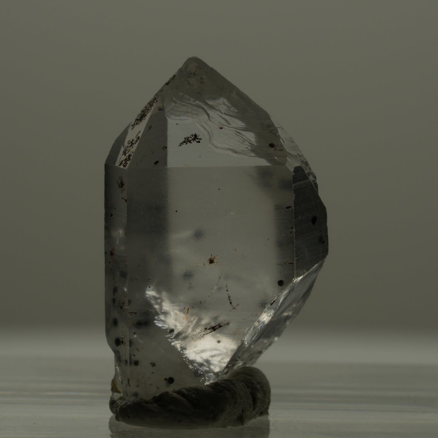 Phantom Skelett Rauchquarz mit Hämatit Streep Mine Goboboseb Namibia 19*12*8mm #14171