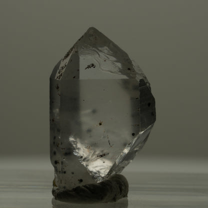 Phantom Skelett Rauchquarz mit Hämatit Streep Mine Goboboseb Namibia 19*12*8mm #14171