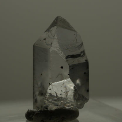 Phantom Skelett Rauchquarz mit Hämatit Streep Mine Goboboseb Namibia 19*12*8mm #14171