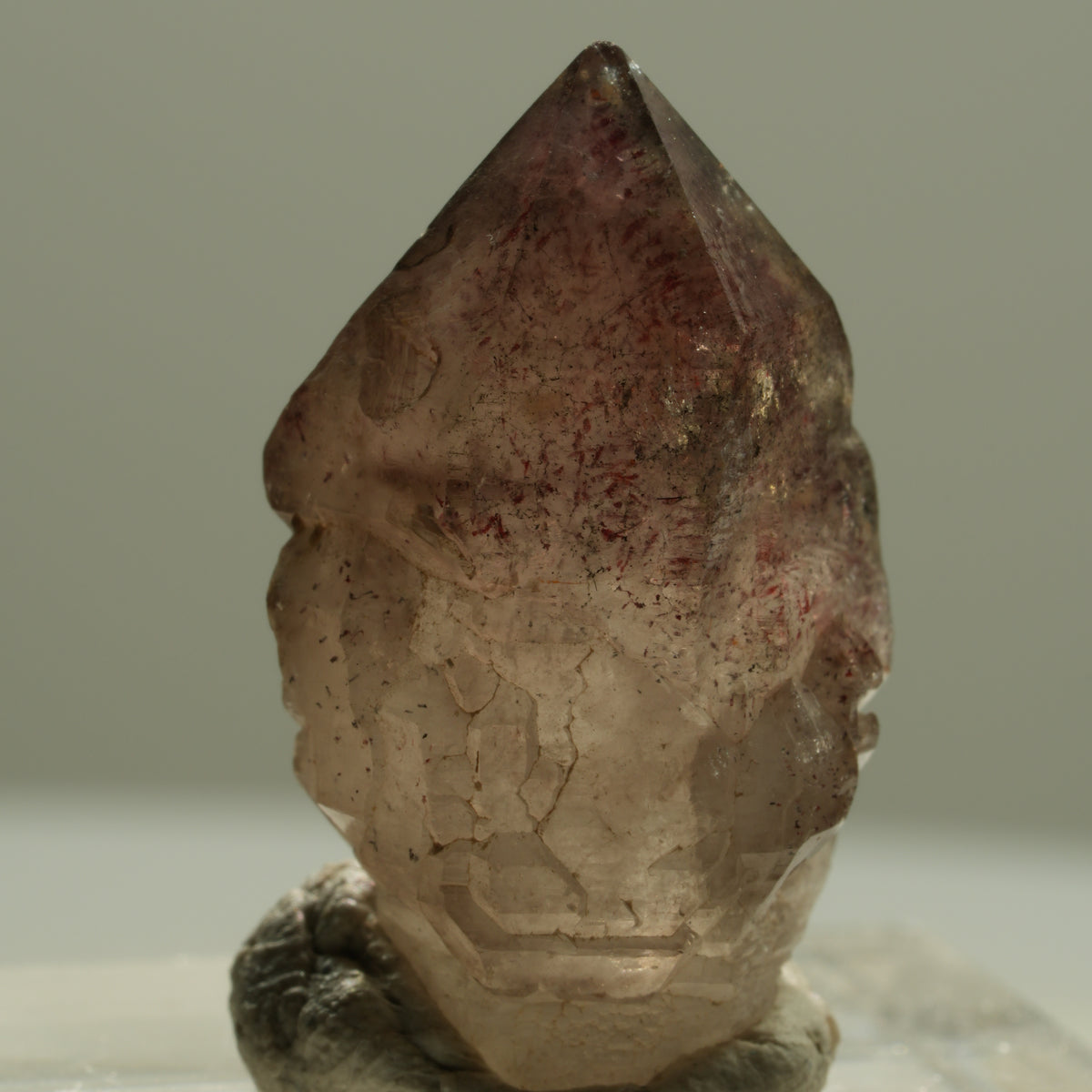 Seltene Phantom Amethyst Zepter mit Eisen Spitze Brandberg, Namibia 26*15*14mm #14198