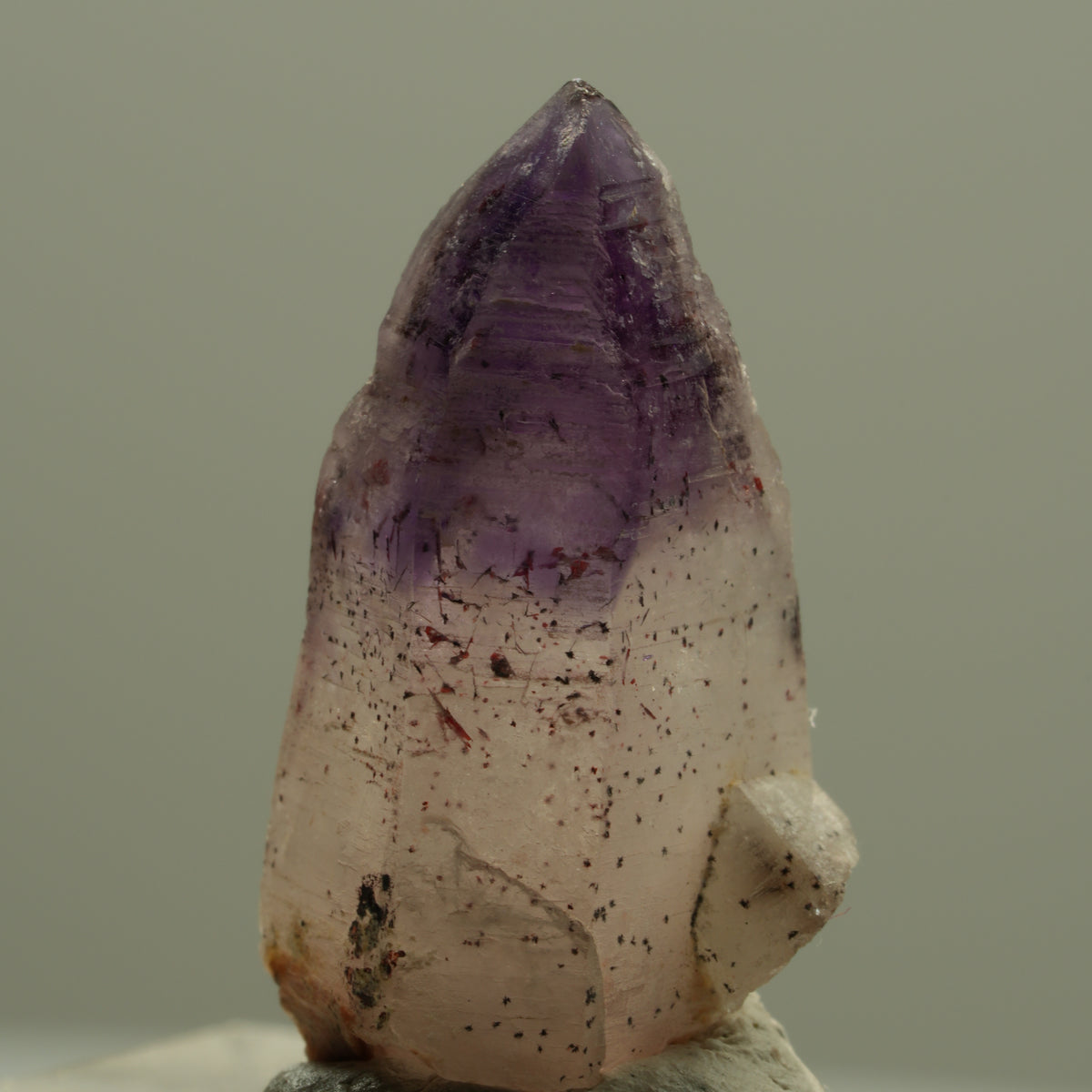 Seltene Phantom Amethyst Zepter mit Eisen Spitze Brandberg, Namibia 26*14*12mm #14200