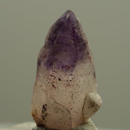 Seltene Phantom Amethyst Zepter mit Eisen Spitze Brandberg, Namibia 26*14*12mm #14200